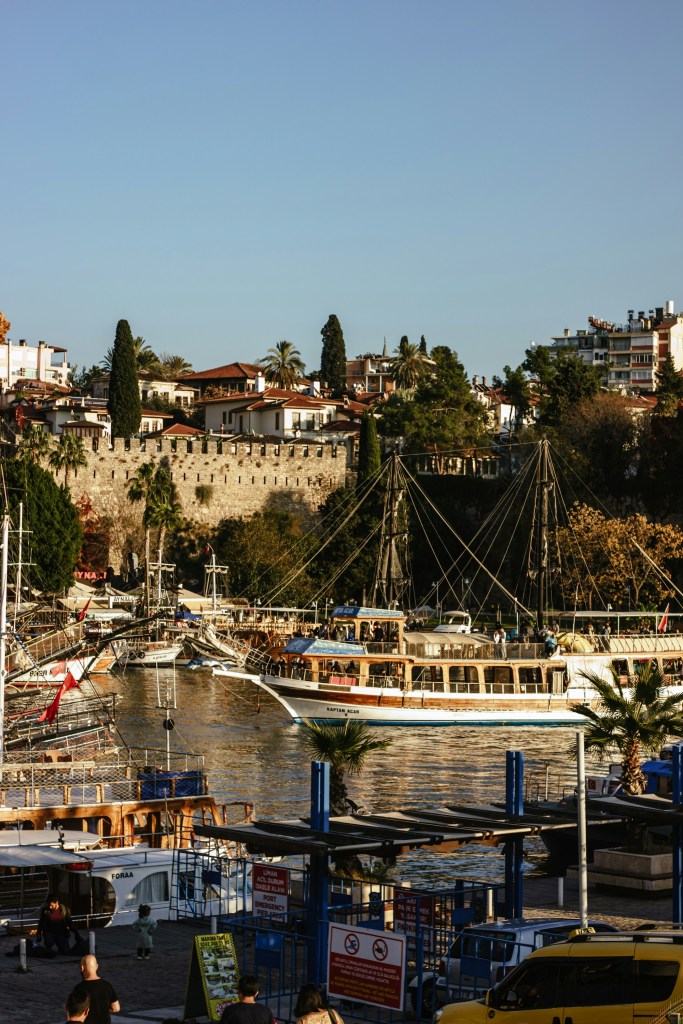 Kaleiçi limanında tekneler